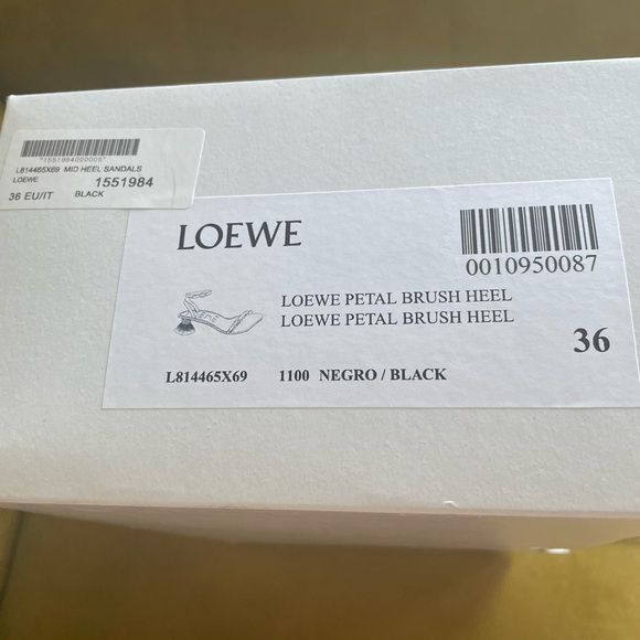 Loewe brush scandal 45 - Picture 11 of 11
